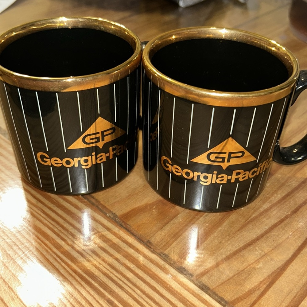 Set of 2 Vintage Georgia Pacific coffee mugs